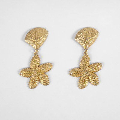 Cercei moderni de dama in forma de stea - culoare aurie