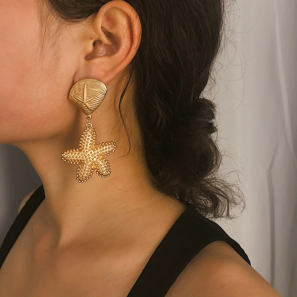 Cercei moderni de dama in forma de stea - culoare aurie