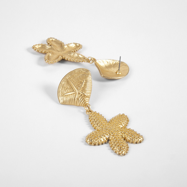 Cercei moderni de dama in forma de stea - culoare aurie