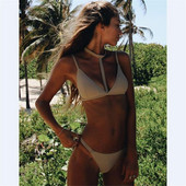 Γυναικείο μαγιό μπικίνι με τριγωνικό επάνω μέρος