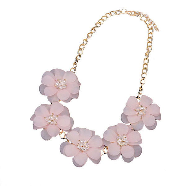 Colier modern de dama cu flori in roz