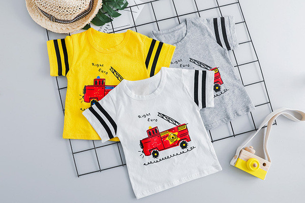 Set bebelusi pentru baieti in alb, gri si galben