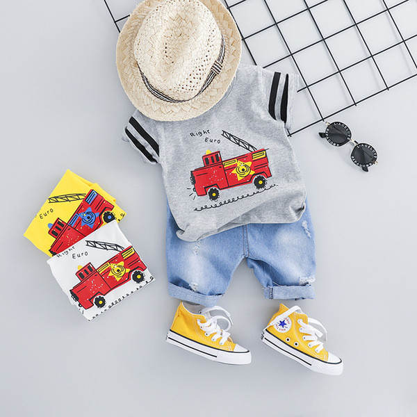 Set bebelusi pentru baieti in alb, gri si galben