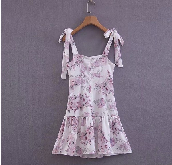 Rochie scurtă de damă modernă în alb cu motive florale