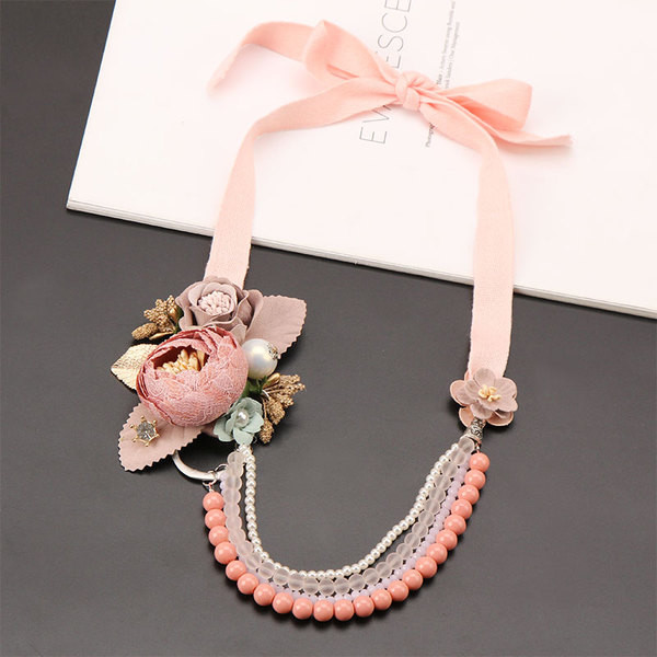 Colier de dama in roz si albastru cu elemente 3D