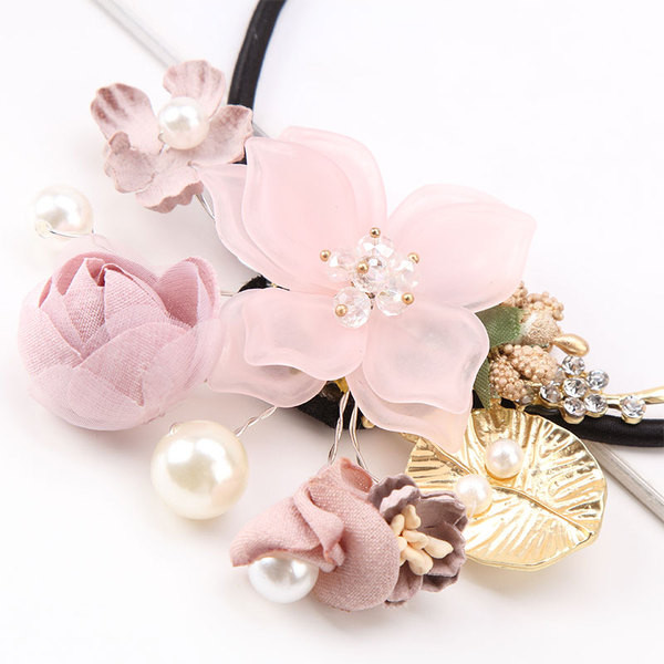 Colier de dama in trei culori cu flori element 3D