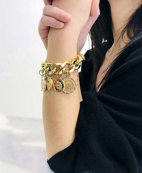 Bratara de dama actuala cu pandantive in doua culori