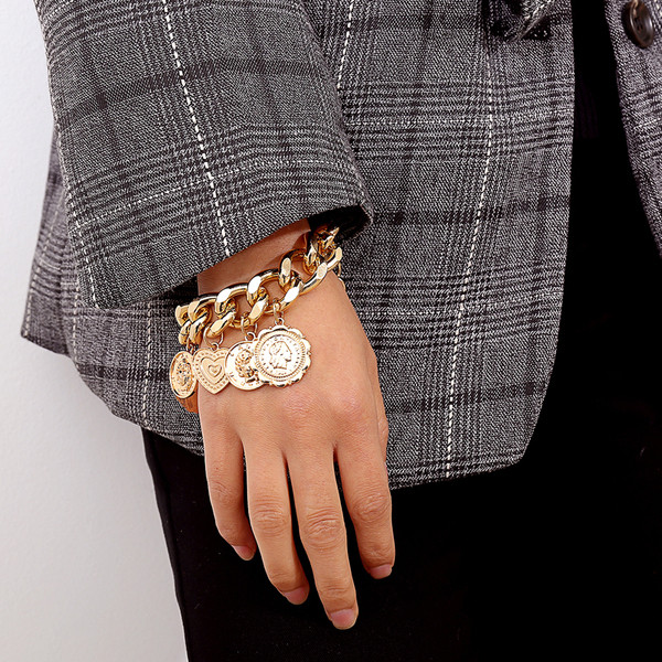 Bratara de dama actuala cu pandantive in doua culori