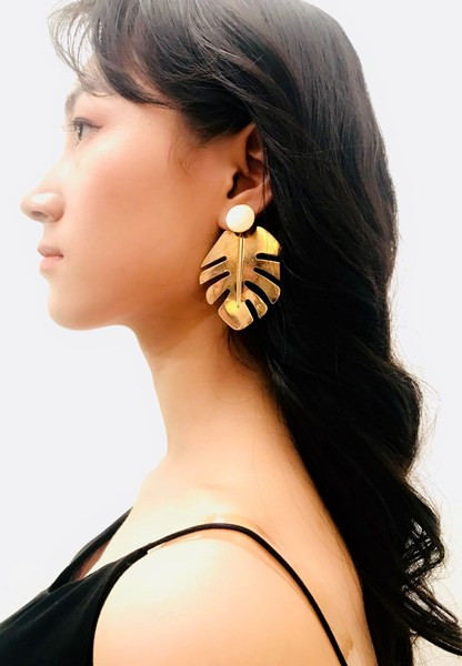 Cercei eleganti de dama in forma de frunza in doua culori