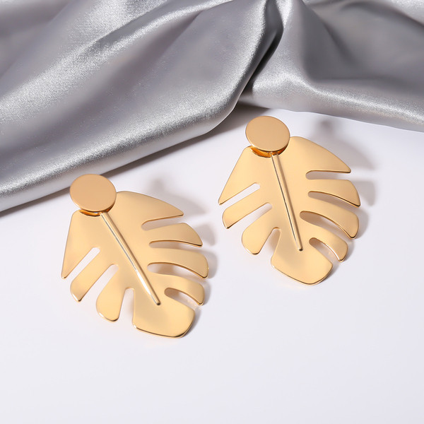 Cercei eleganti de dama in forma de frunza in doua culori