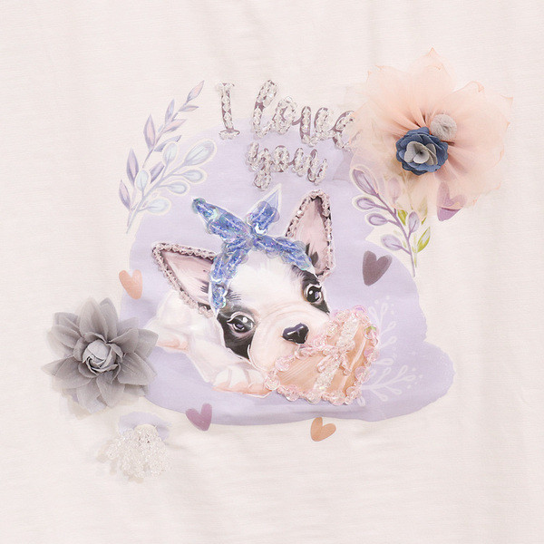 Set modern pentru femei care include un tricou și blugi cu aplicație