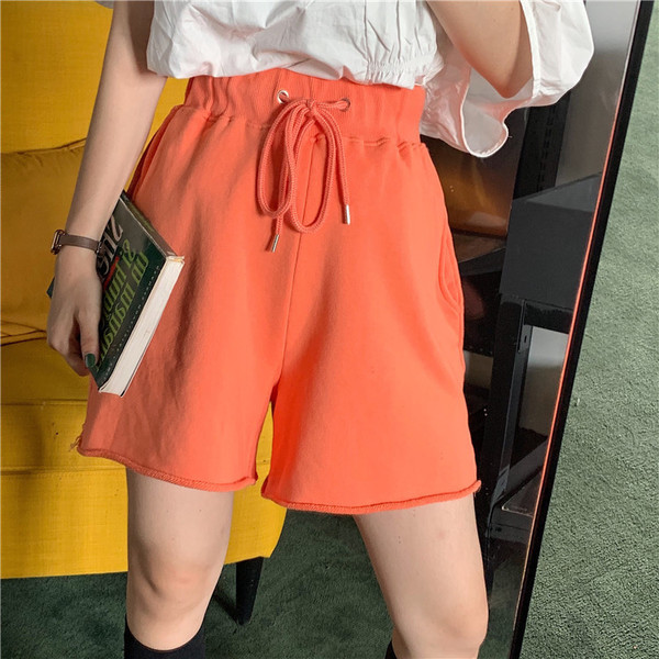 Pantaloni scurți casual de damă în diferite culori