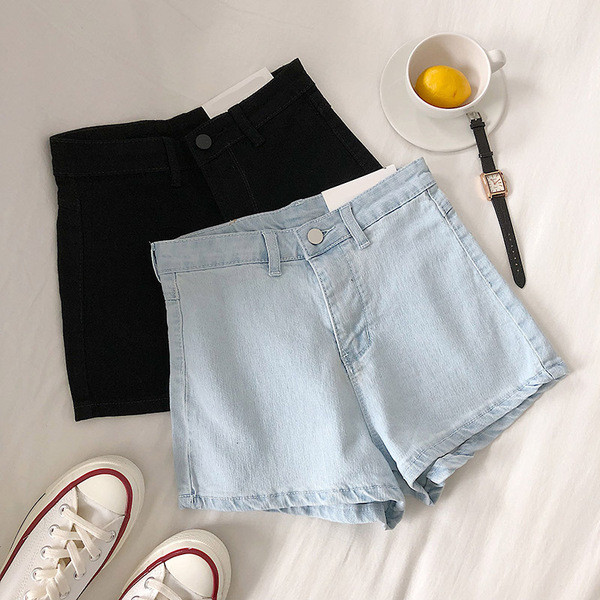 Pantaloni scurți de damă din denim cu buzunare în negru și albastru