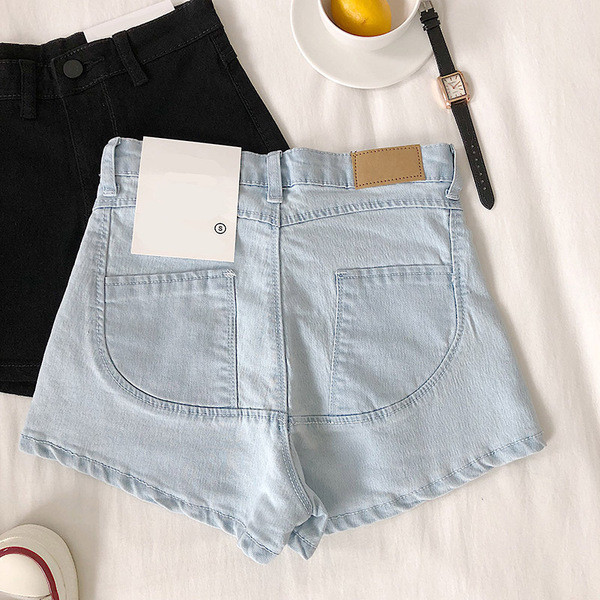 Pantaloni scurți de damă din denim cu buzunare în negru și albastru