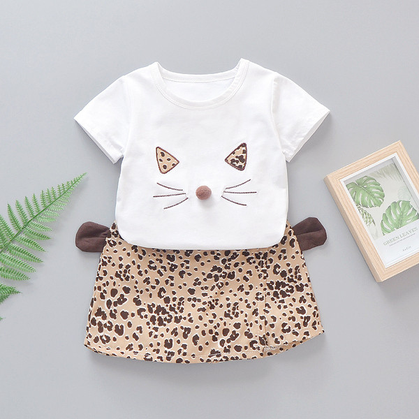 Set bebelus modern pentru fete in roz si alb cu imprimeu animal