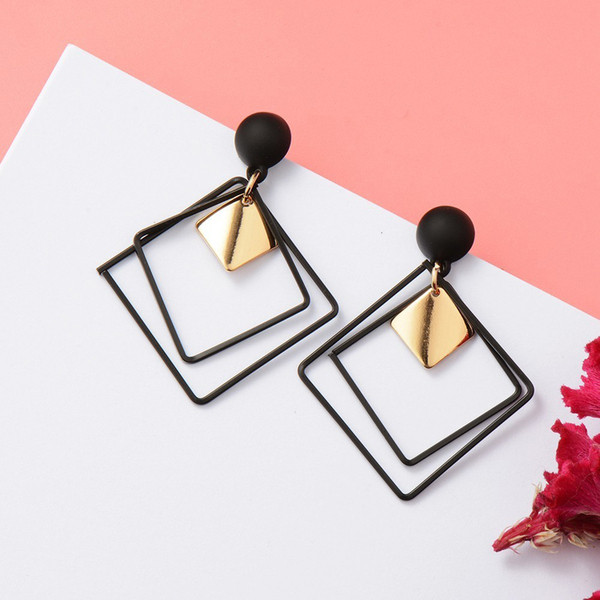 Cercei de dama in trei culori si decor metalic