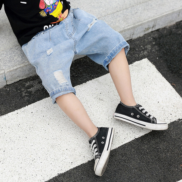 Gyerekfarmer fiúknak két színben, szakadt motívumokkal