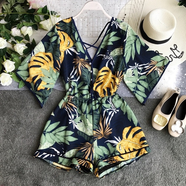 Salopetă de damă elegantă, cu model floral și decolteu în V