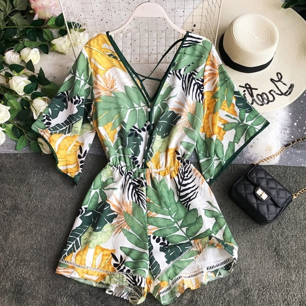 Salopetă de damă elegantă, cu model floral și decolteu în V