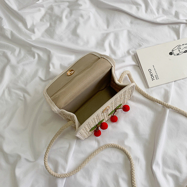 Geanta de dama tricotata cu element 3D