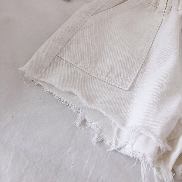 Pantaloni scurți casual de damă cu talie elastică în alb și negru