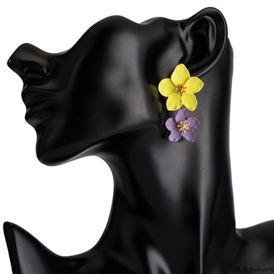 Модерни дамски обеци с цветя в няколко цвята
