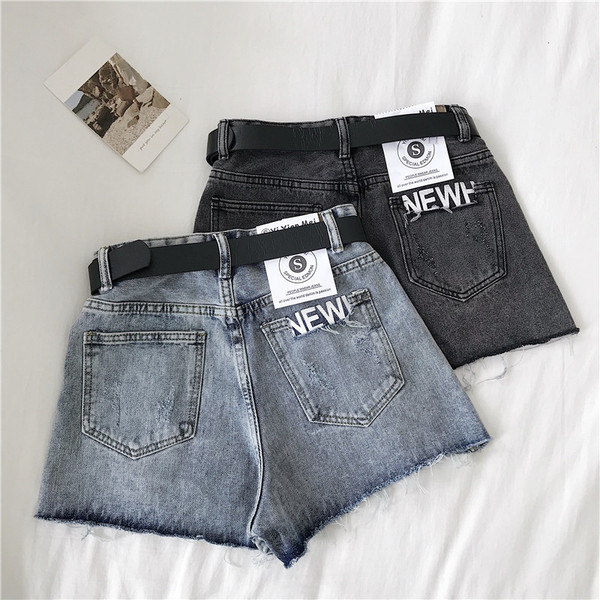 Pantaloni scurți moderni de damă în negru și albastru