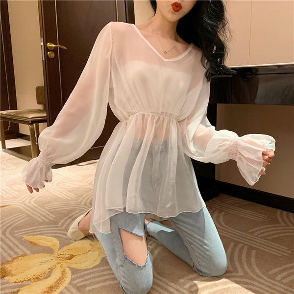 Bluză de damă transparentă cu mâneci lungi în alb-negru