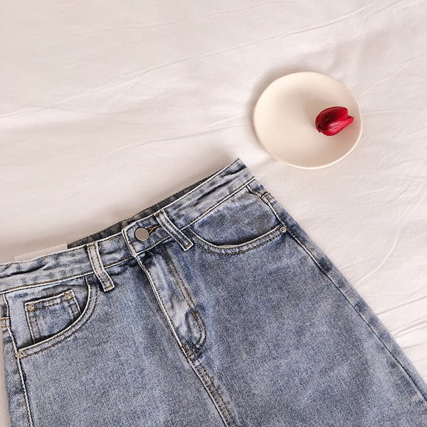 Fusta de damă actuală din denim cu aplicație de buzunar cu talie înaltă