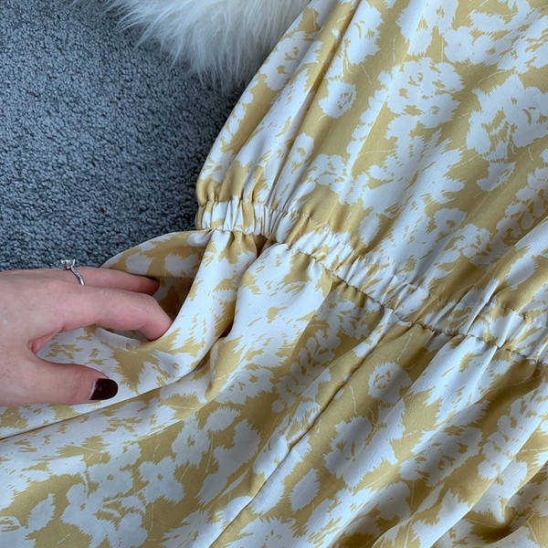 Актуален дамски дълъг гащеризон с флорални мотиви в три цвята