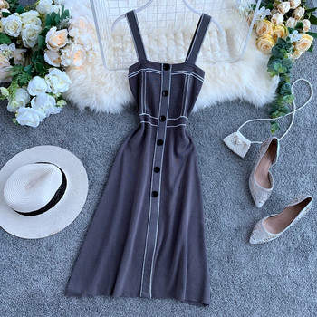 Модерна дамска рокля с широки презрамки и копчета в няколко цвята