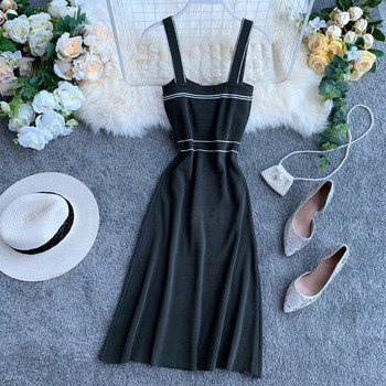 Модерна дамска рокля с широки презрамки и копчета в няколко цвята