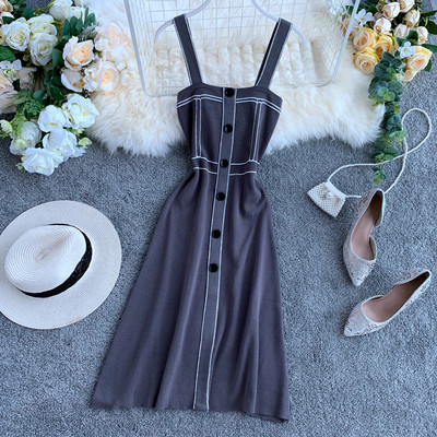 Модерна дамска рокля с широки презрамки и копчета в няколко цвята