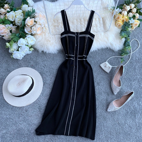 Модерна дамска рокля с широки презрамки и копчета в няколко цвята