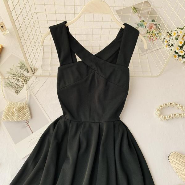 Rochie de dama eleganta de culoare neagra - model croiat