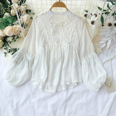 Cămăși moderne de damă cu decolteu în V și șireturi în alb-negru