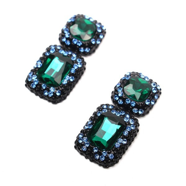 Cercei de dama cu un element de pietre in trei culori