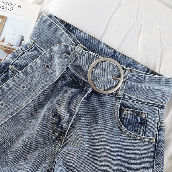 Pantaloni scurți de blugi de damă actuali cu curea