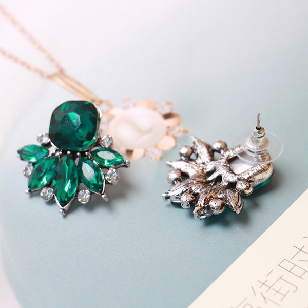 Cercei moderni de dama in patru culori