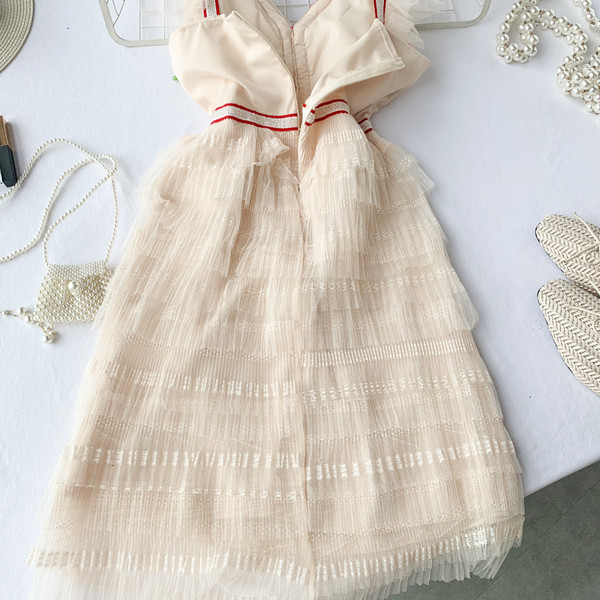 Model de rochie de dama modern croiat in culori vii