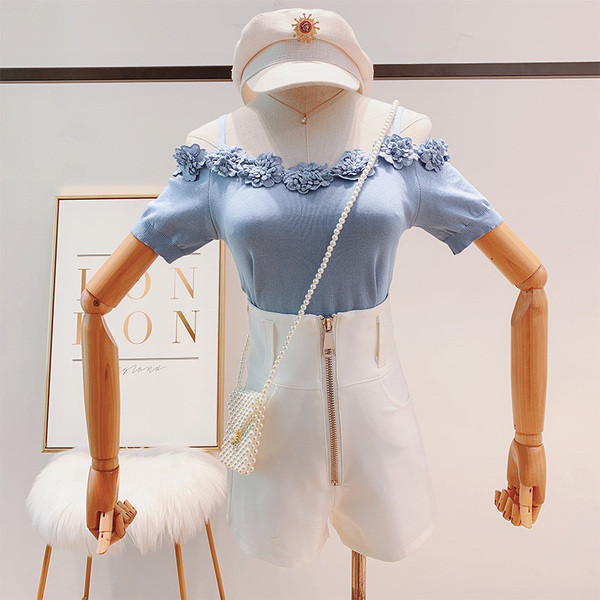 Bluză de damă modernă cu flori element 3D