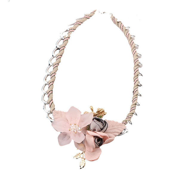 Colier elegant de damă în trei culori cu elemente 3D