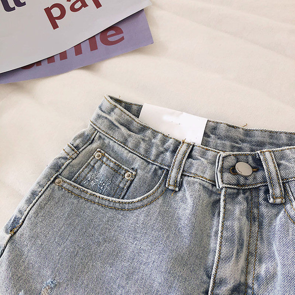 Blugi scurti de dama cu motive rupte in doua culori