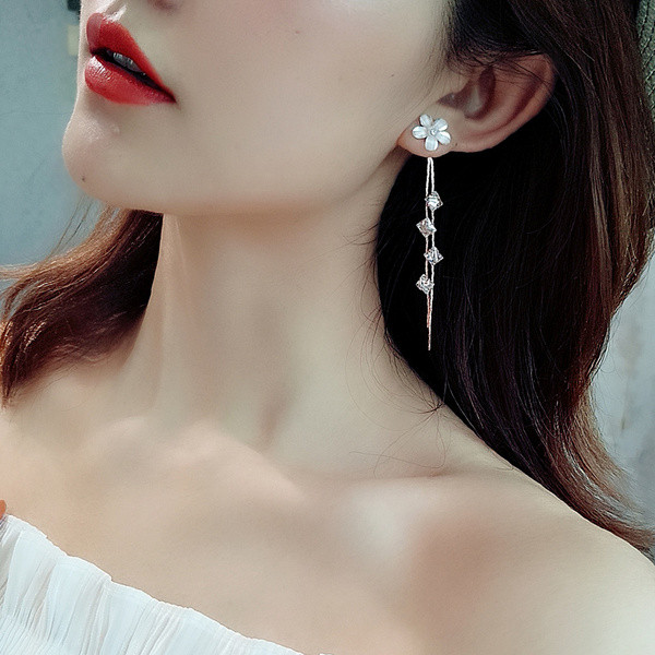 Model nou de cercei dama in doua culori cu pietre