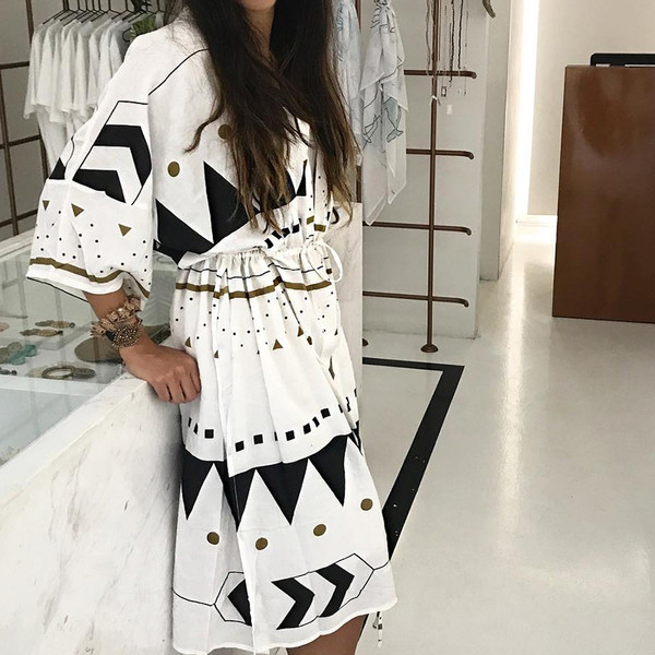 Pareo de dama modern cu cravate in alb