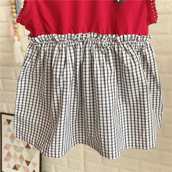 Rochie de copii croiala casual cu aplicatie pentru fete