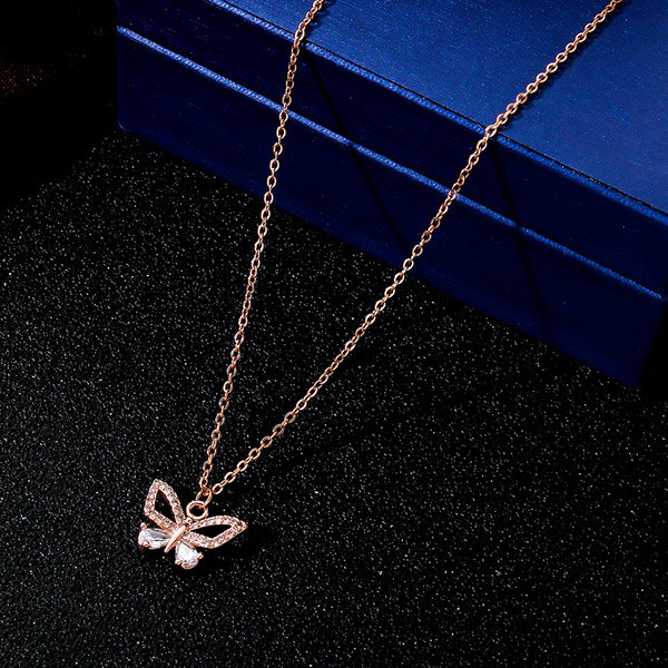 Colier elegant de dama de culoare aurie cu pietre