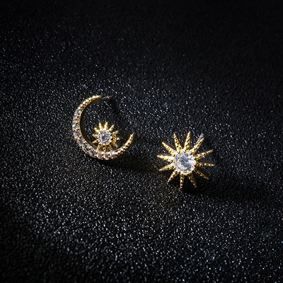 Cercei mici de dama de culoare aurie cu pietre