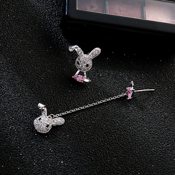 Model nou de cercei de dama de culoare argintie cu pietre