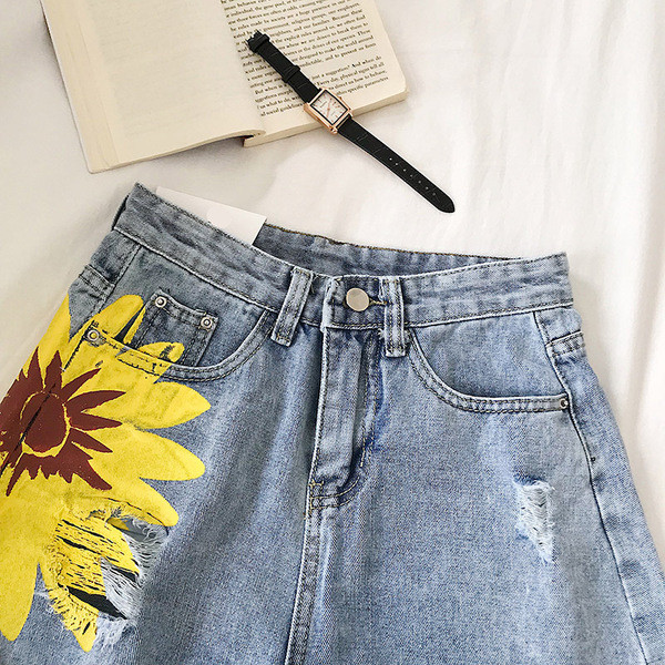 Blugi scurti casual de dama cu aplicatie